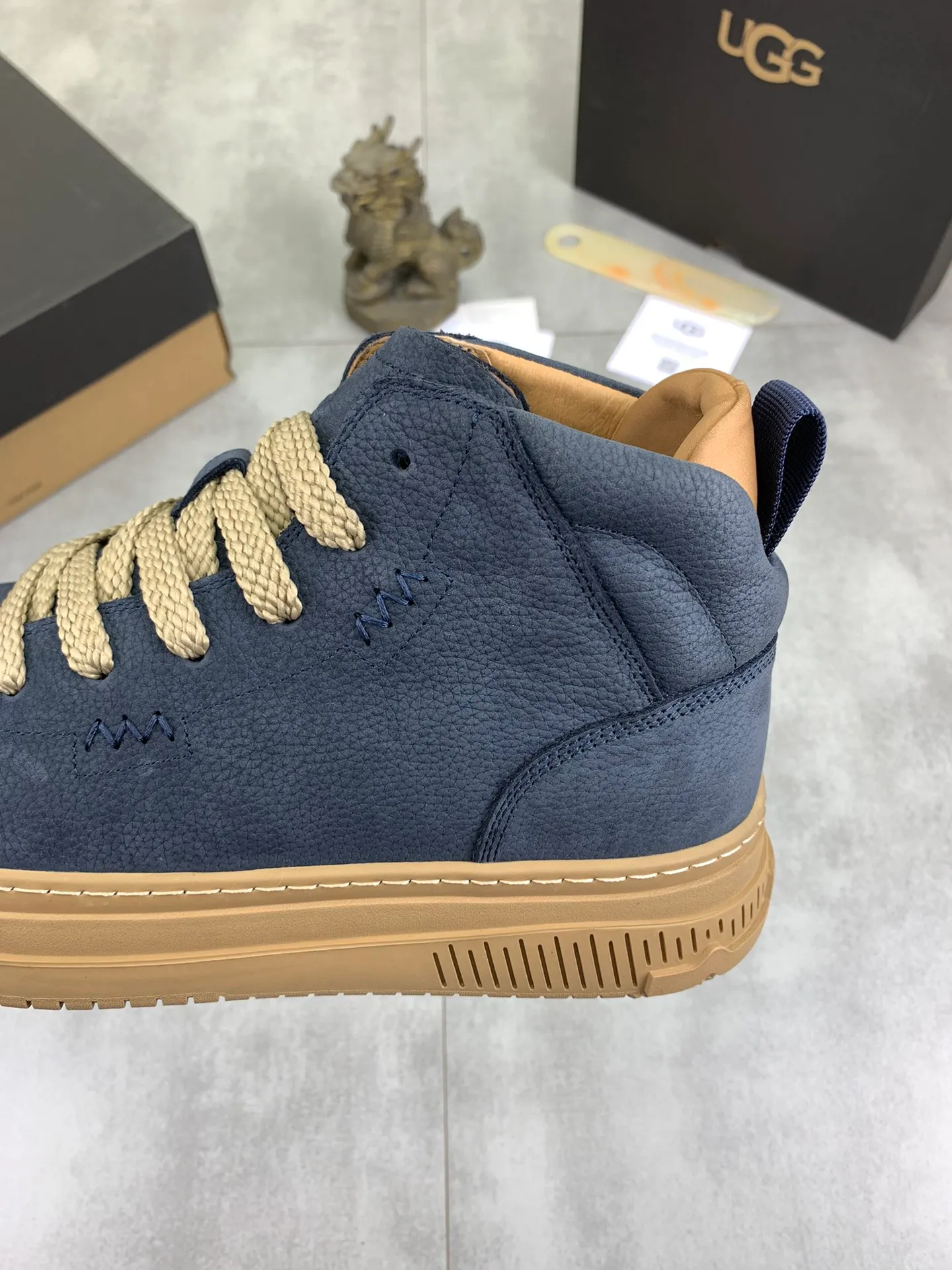 Men's Men's Shoes P620 [New Style] 💰 🆘 "Real Wool" [UGG] 👉 Popular men's shoes official website synchronization 🔰 Genuine quality [proud] is not comparable to the imitations in the general market 🌀 The upper is imported Italian frosted cowhide, and the lining: foot pad 🅰️ grade 🐑 real wool 👻 Only Grade A can show the effect The hand feels smooth and delicate 🔱The shoe shape is grand, only genuine factories can achieve it 🎄The perfect toughness of the original outsole 👻⬛️ allows customers to bid farewell to one-time consumption. Real wool lining, super warm. 4⃣️Color options available Size: 38-44